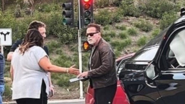 Hasta la vista baby: Arnold Schwarzenegger  tuvo un accidente y colisionó contra varios autos