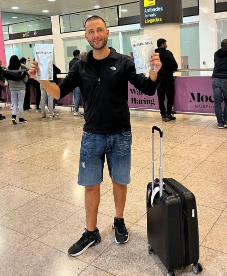 Furor por el caso de un argentino que transportó de manera legal 40 gramos de flores a España