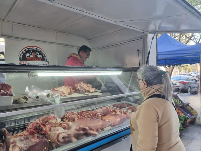 Hoy carne a $2500 en Las Lilas con la Feria del Buen Vivir