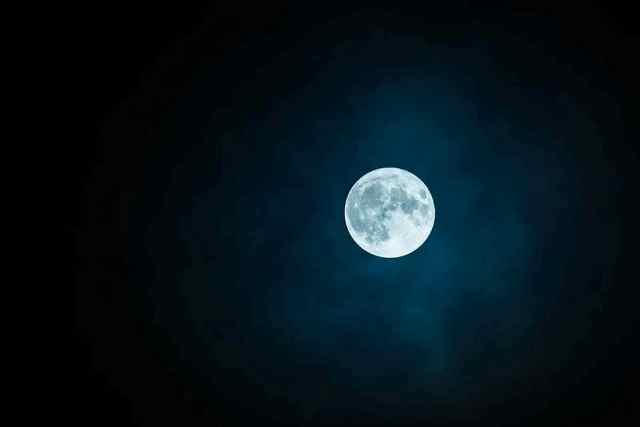 Llega una nueva «Luna de nieve» sobre el mar
