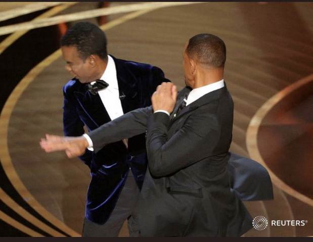 Ceremonia de los Oscar: Will Smith le pegó un cachetazo a un comediante sobre el escenario