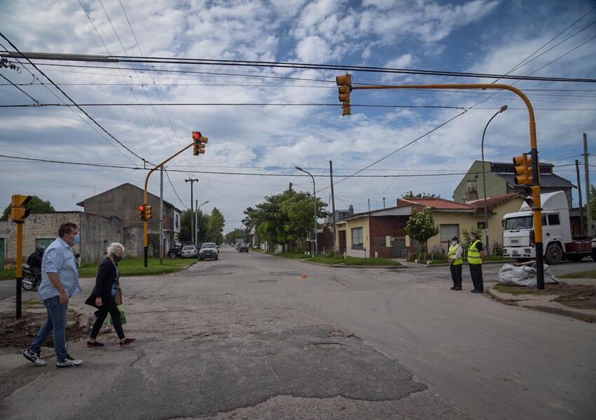 El Municipio realiza obras de bacheo e instala nuevo semáforo en el barrio Regional