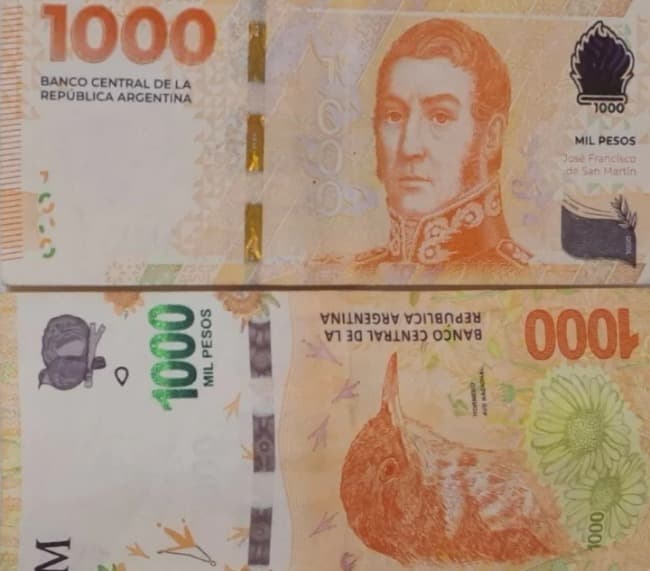 Qué significa ordenar billetes de $1000 cabeza con cabeza, según la psicología