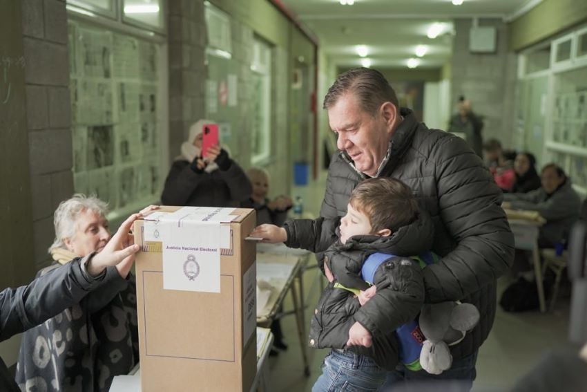 El intendente, Guillermo Montenegro ya emitió su voto