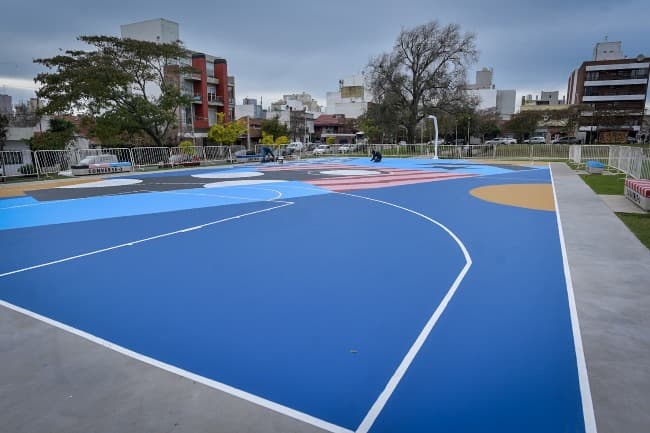 Se realizaron tareas de mantenimiento en la plaza Martín de Güemes