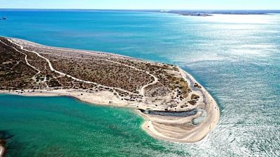 Lo llaman el Caribe Argentino y atrae con sus aguas turquesa