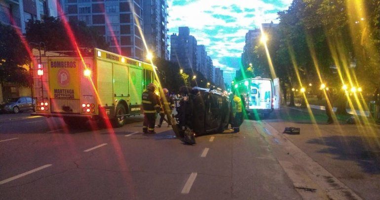 Venía pisteando como un campeón: borracho volcó en Colón