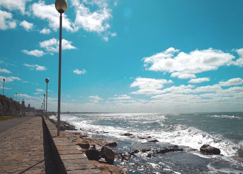 El agua de mar y la radiación ultravioleta frenan la acción del virus