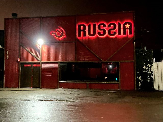 Un joven de 19 años se quiso colar a un boliche por el techo y cayó al vacío