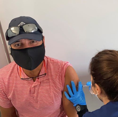 Chayanne se vacunó contra el COVID-19 