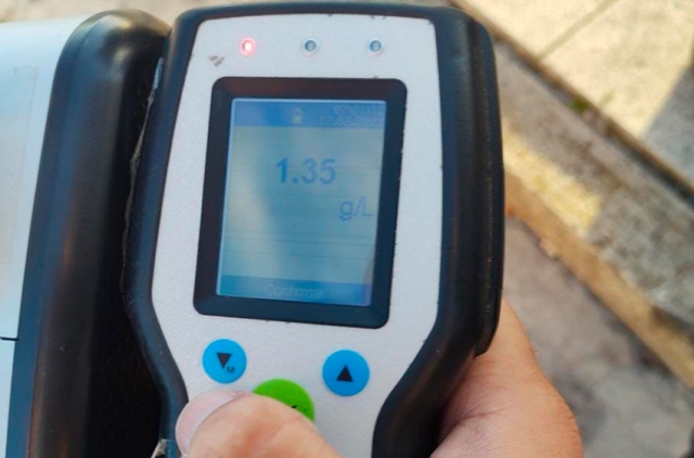 Otro borrachito al volante: chocó un poste en la Costa, con 1.35 de alcohol