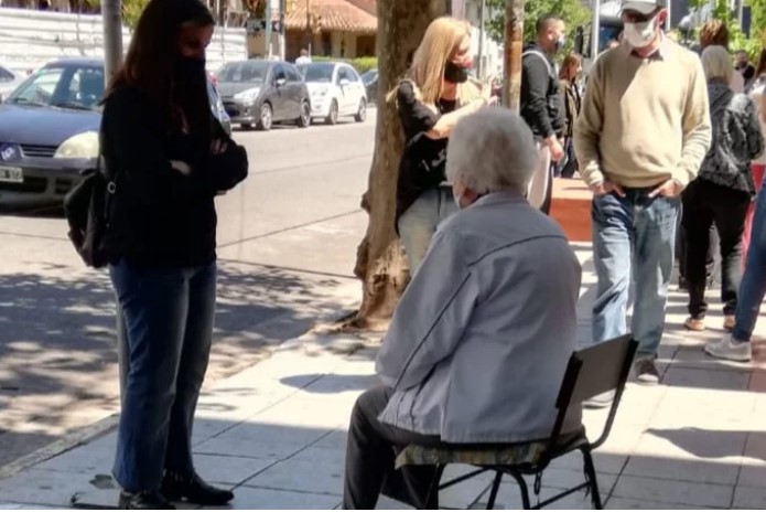 Elecciones 2021: tiene 107 años y se desmayó cuando estaba por votar