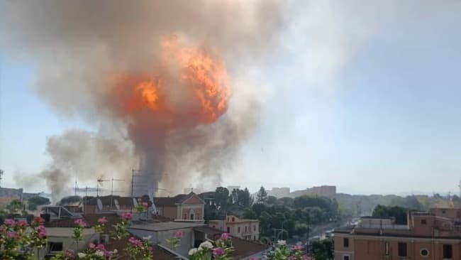 Leia Al menos 27 personas resultaron heridas por una gran explosión en una gasolinera en Roma