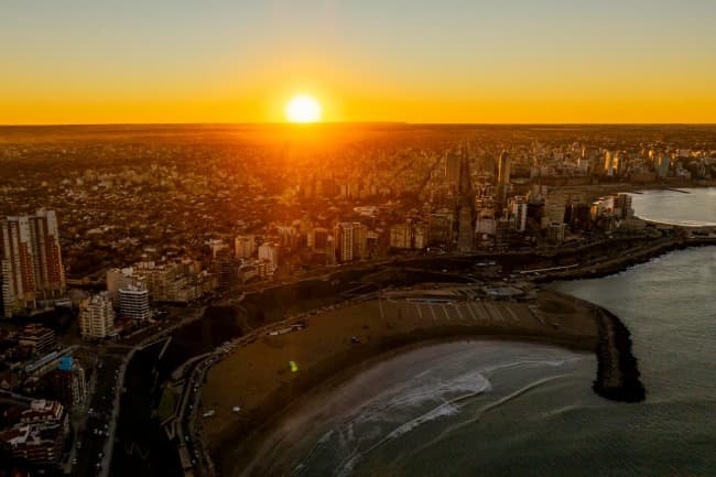 Leia LUNES SOLEADO Y FRIO EN MAR DEL PLATA