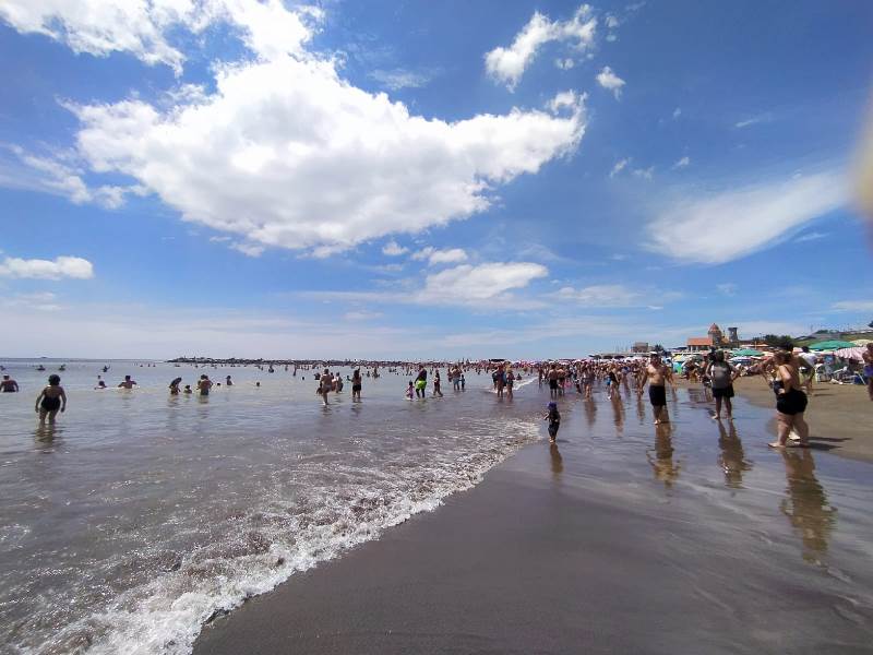 Encontraron el cuerpo de un hombre flotando en la Playa Popular 