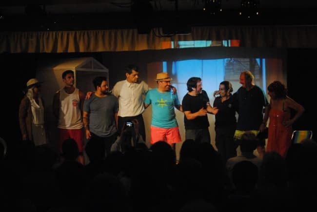 Ovación a sala llena en el reestreno de «Guardianes de la Bristol»