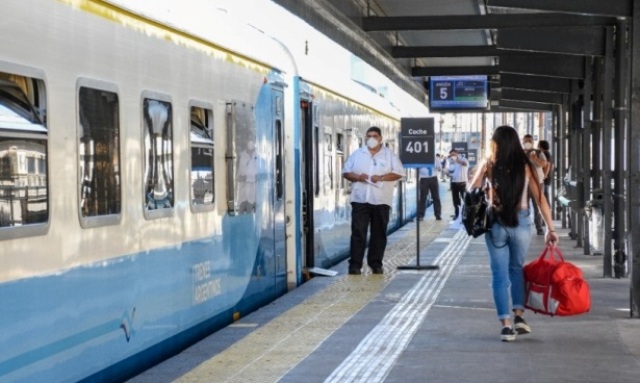 Dan el primer paso para subir las tarifas de colectivos y trenes un 40% desde agosto