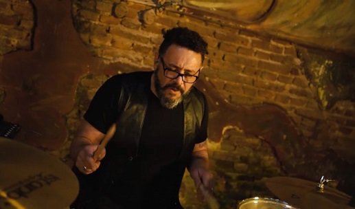 Bin Valencia, el exbaterista de Almafuerte, murió en pleno concierto