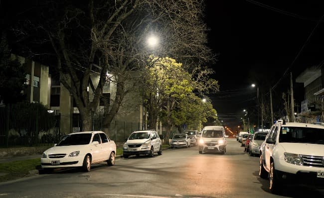 La Municipalidad continúa con el recambio de alumbrado público en barrios