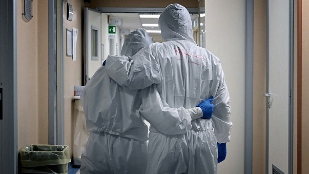 Kreplak: «A fin de año se dará un refuerzo de la vacuna a trabajadores de la salud»