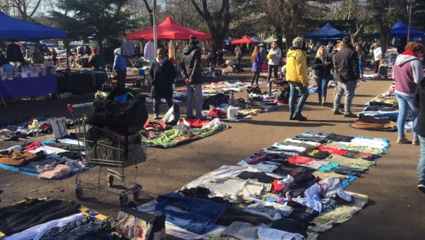 Ya son más de 800 las familias que viven de la feria de la Plaza Rocha