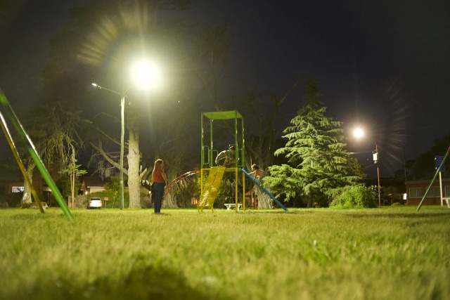 Durante este año, el Municipio incorporó iluminación LED en 64 espacios públicos y plazas