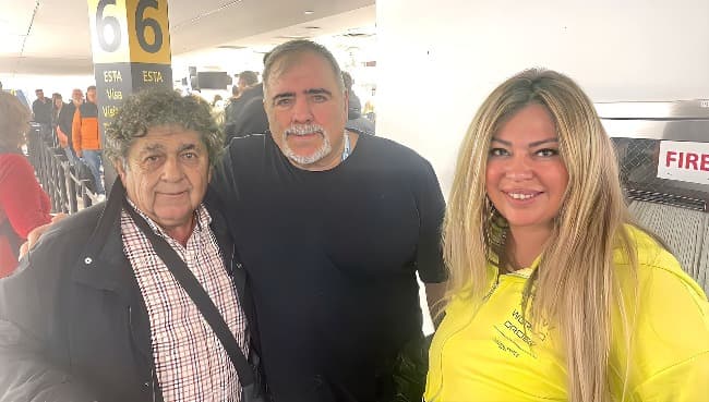 Miguel Angel Pierri y su mujer junto a Los Palmeras en Estados Unidos