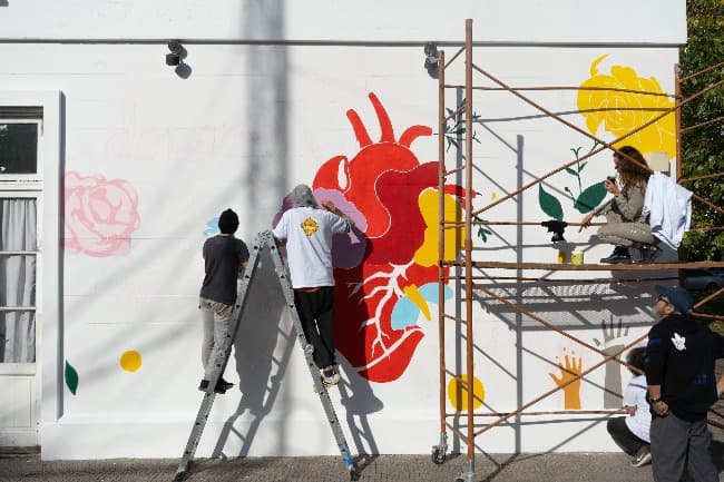 Crean un mural por el Día Nacional de Donación de Órganos en la Plaza del Agua