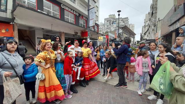 Papá Noél y la familia Madrigal revolucionaron el centro marplatense 