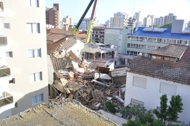 Se realizan hoy las pericias en el derrumbe en Villa Gesell