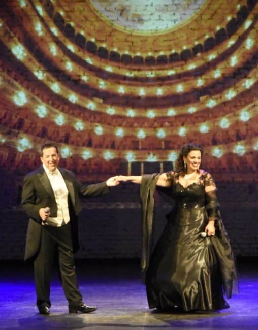 LÍRICA Y HUMOR EN EL TEATRO COLÓN
