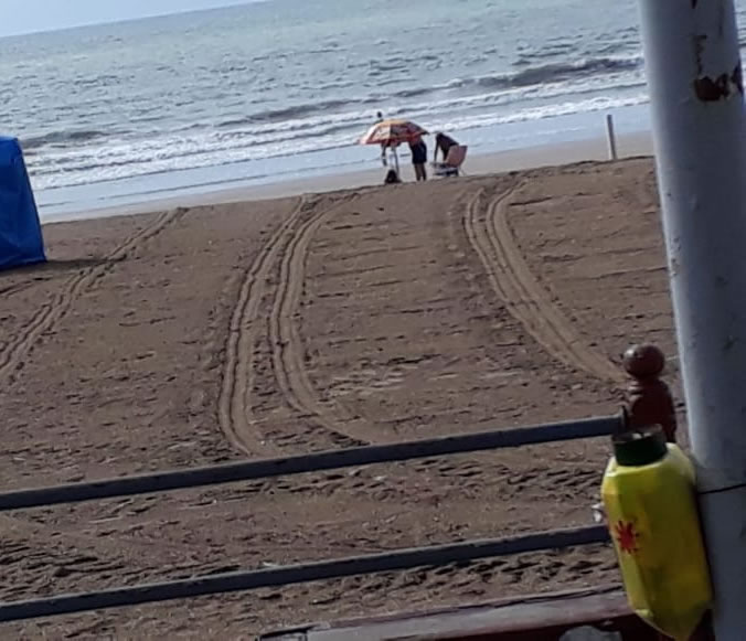 Indignante: se instalaron en la playa en pleno aislamiento obligatorio
