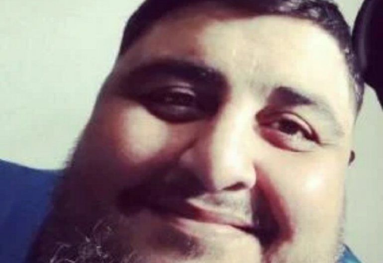 Murió un hombre de 38 años y lo enterraron cubierto por una sábana, sin cajón