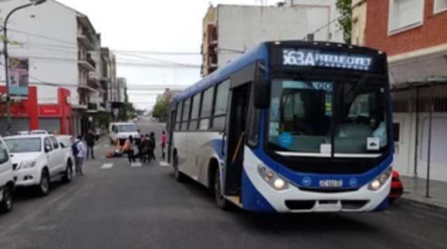 Otro accidente vial que se podría evitar: Un colectivo atropelló y mato a un motociclista