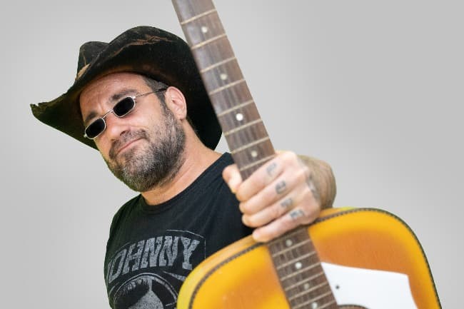 Piti Fernandez llega a Mar del Plata con irrompibles y nuevas canciones