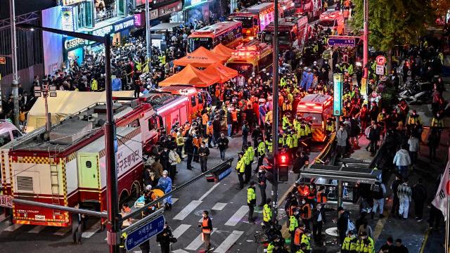 Corea del Sur: al menos 153 muertos por una estampida en un festejo masivo de Halloween