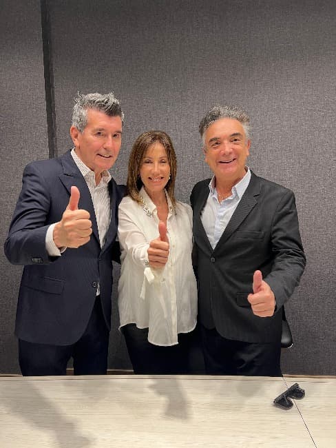 Dulce Granados Firmó Contrato Junto A Nito Artaza Y  Miguel Ángel Cherutti