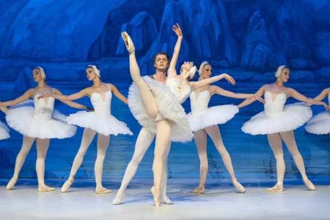 Leia El Ballet de San Petesburgo llega con la versión completa de El Lago de los Cisnes