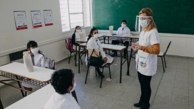 Esa es la cuestión: ¿Barbijo si o barbijo no en las aulas?