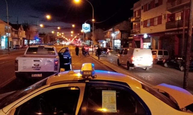 Un hombre con fractura expuesta fue abandonado en Luro tras un choque