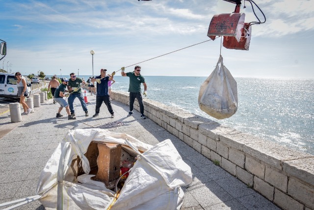 La Municipalidad retiró 14 toneladas de basura de la zona de Playa Chica
