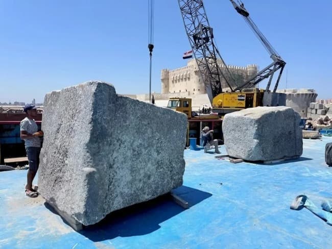 Leia Recuperaron del mar Mediterráneo los restos de las monumentales puertas del Faro de Alejandría