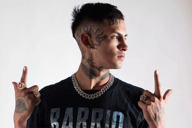 Solidaridad: L-Gante ayudó a una familia que se le incendió la casa