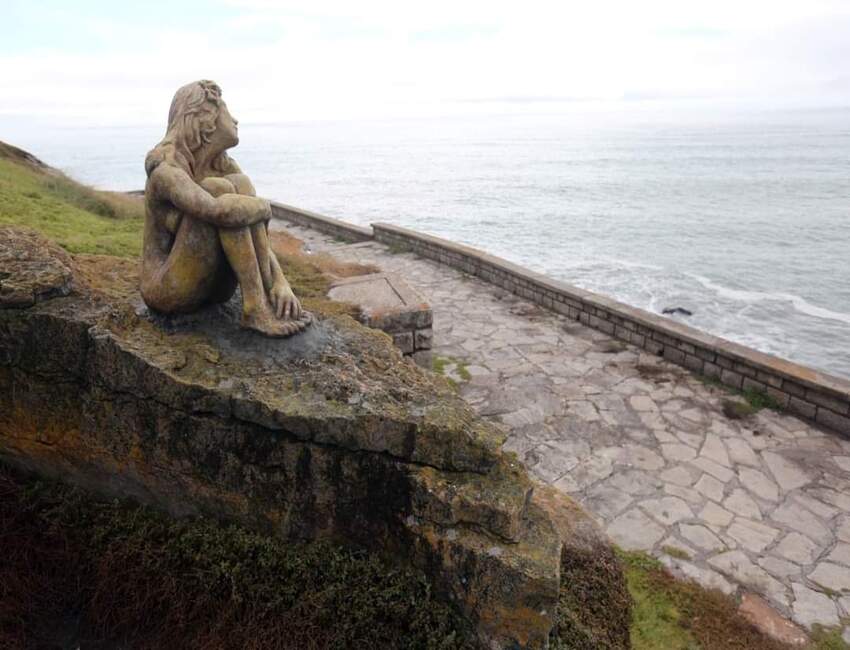 El autor de la escultura de Playa Chica: No pedí permiso porque no lo iba a tener