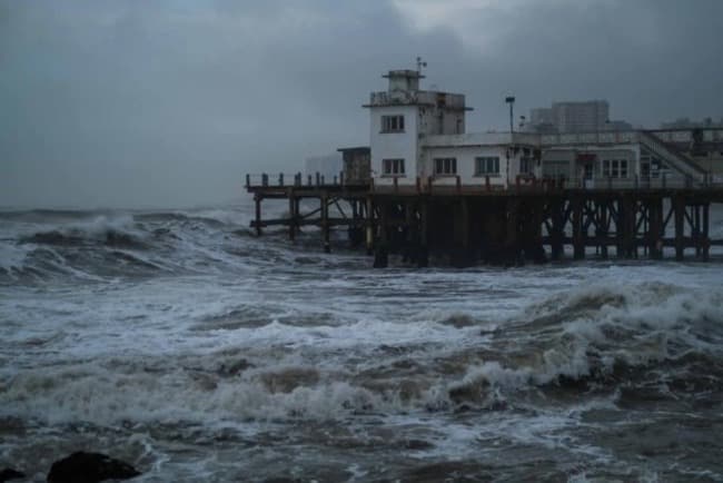Leia MIERCOLES NUBLADO, FRÍO CON LLUVIAS EN MAR DEL PLATA