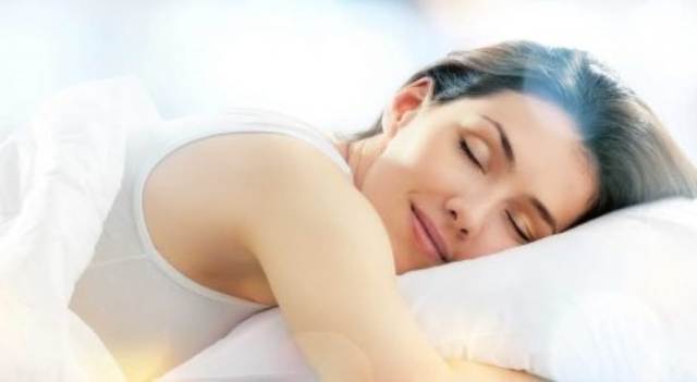 ¿Ocho horas está bien?: Develan cuánto necesita dormir un adulto