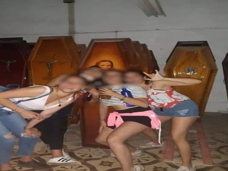 Fiestas clandestinas y morbo: se reunieron cerca de un cementerio y en un depósito de ataúdes