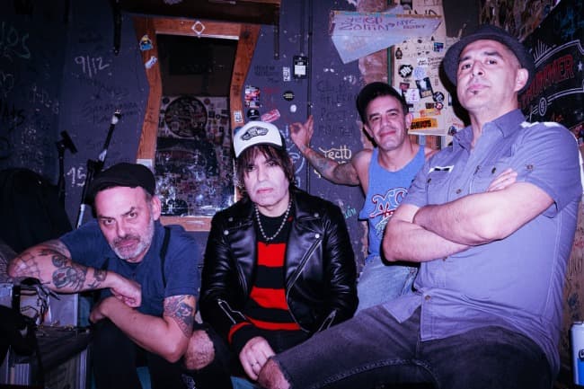 Vacaciones de invierno full punk rock: THE GARKAS junto a Los Fin del Mundo en Mole Club 