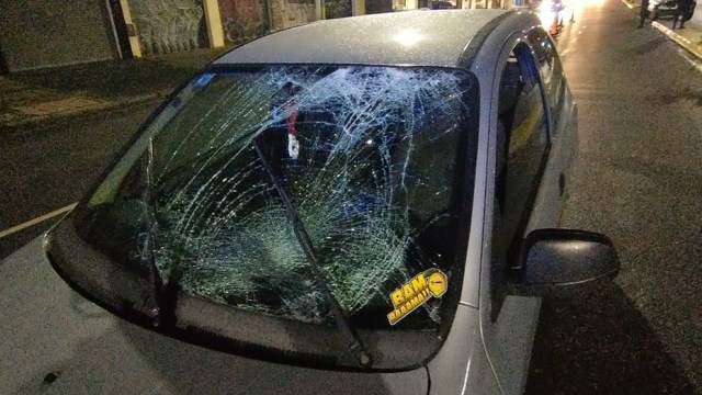 Corría picadas por la avenida Juan B. Justo y atropelló a un motociclista