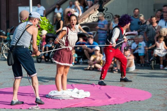 Hazmereir despide enero a puro circo en Plaza del Agua 